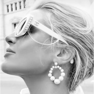 $600. Chanel “2023-24” Gorgeous Style! Angled Cat w/ Pearls and CC logo. New!